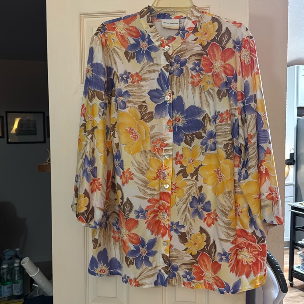 Beautiful lightweight long sleeved blouse Alfred Dunner in a floral print, 20W